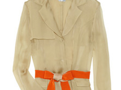 Αντιμετωπίστε τη βροχή με μια αέρινη καμπαρντίνα